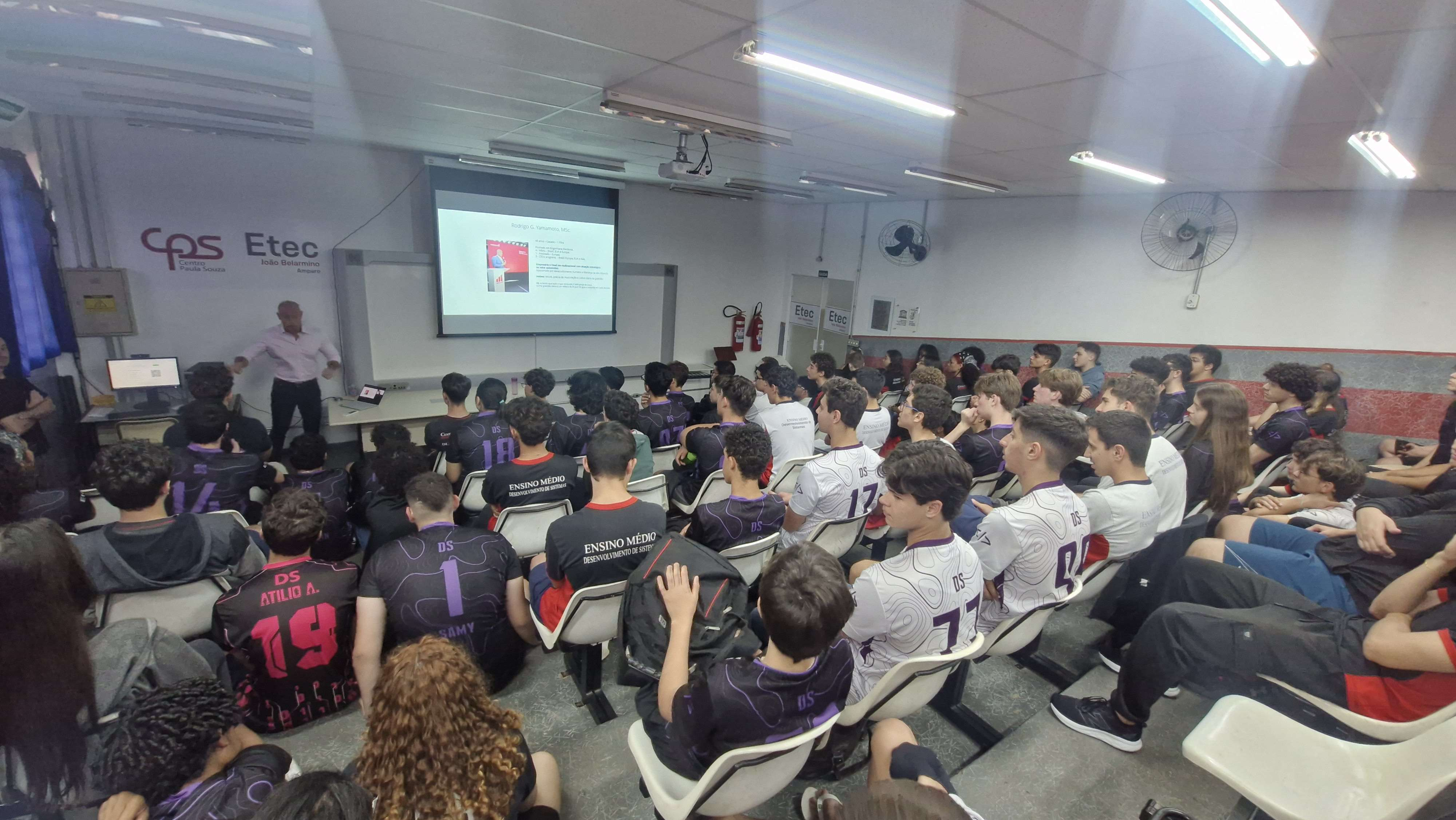 Laboratório de informática moderno